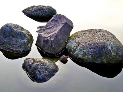Steine im Wasser