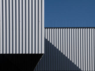 &Uuml;bliche Wandvert&auml;felung in der Industrie